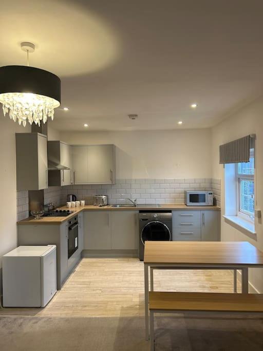 Luxury Countryside Stay - Waters Upton, Телфорд Экстерьер фото