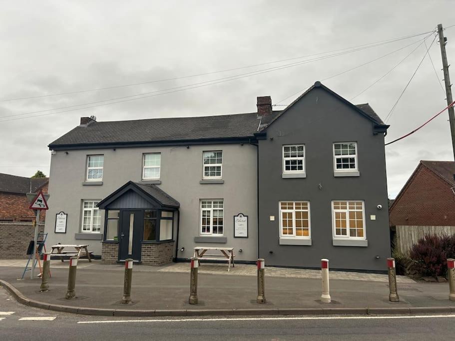 Luxury Countryside Stay - Waters Upton, Телфорд Экстерьер фото